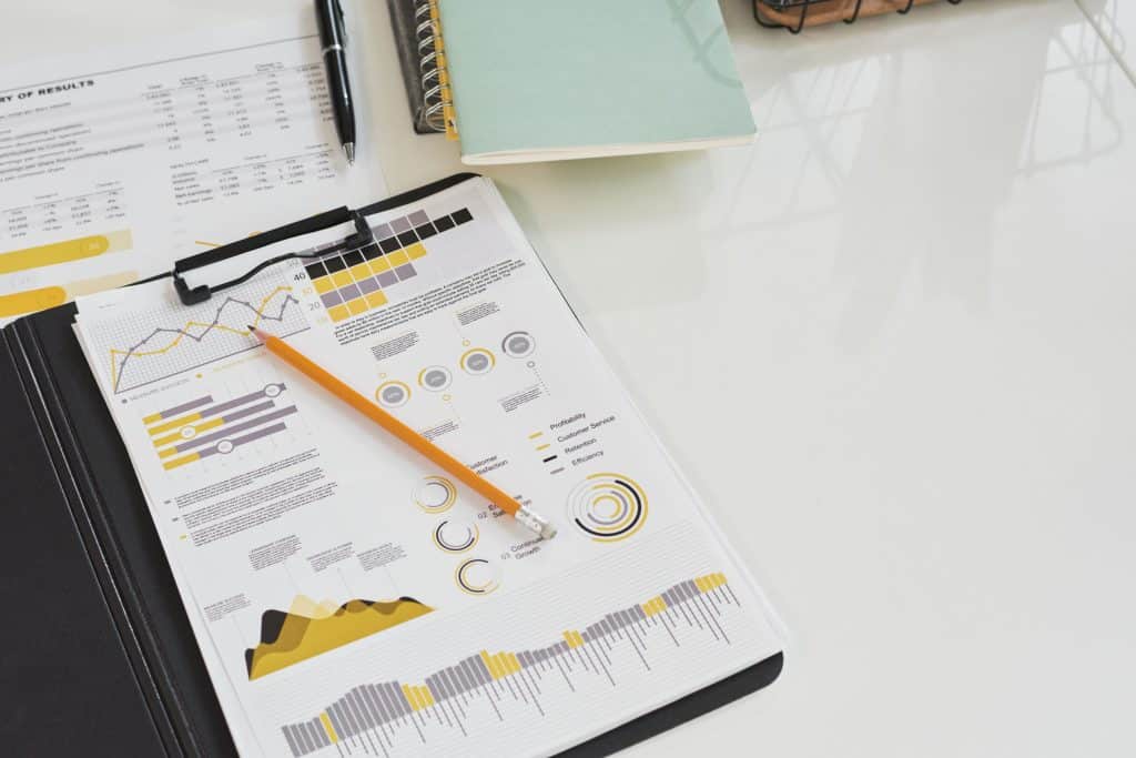 架設形象網站之後，要做數據的監控，隨時更新網站設計