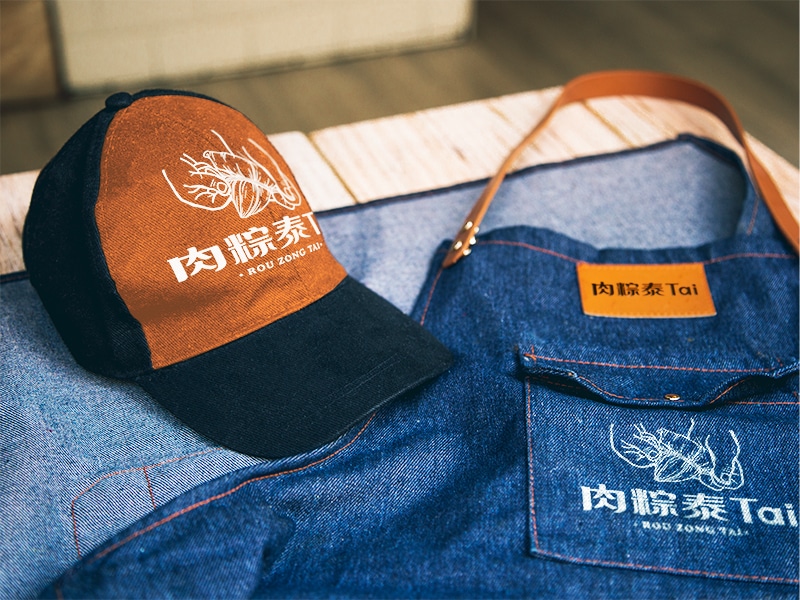 肉粽泰Tai的LOGO設計在圍裙起到很好的識別作用。