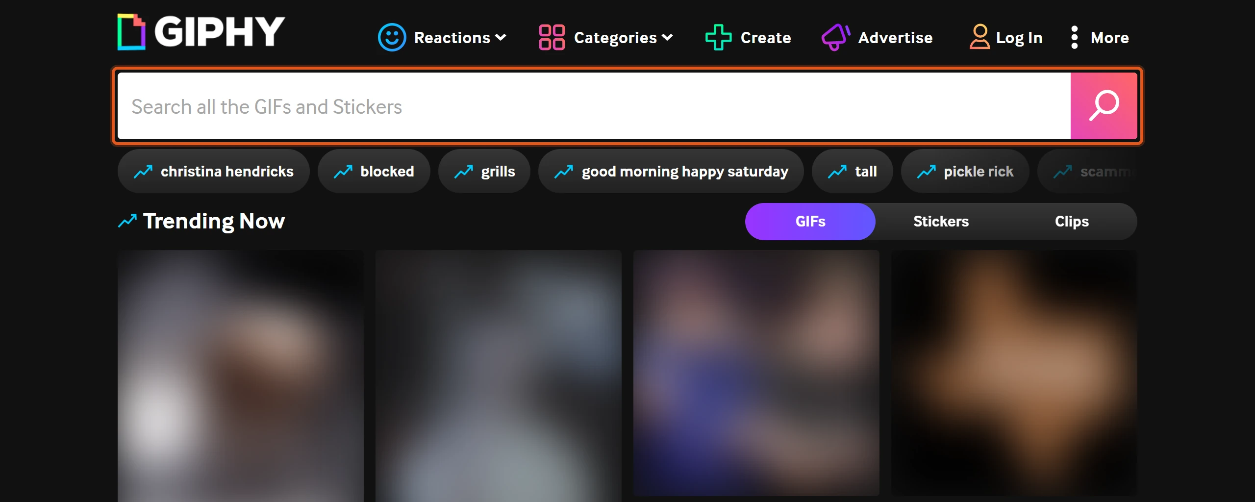 GIPHY 首頁以搜尋列為核心,可依情緒反應與分類找 GIF,並切換 GIFs、Stickers、Clips 三種內容