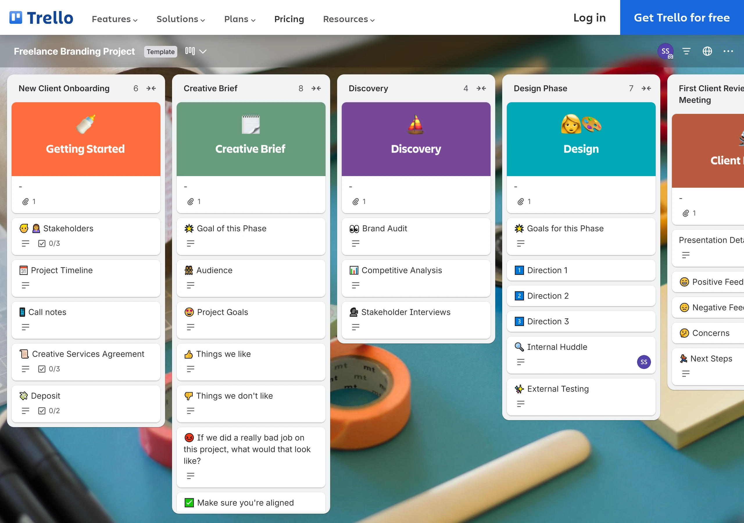 Trello 公開範本 Freelance Branding Project 看板,New Client Onboarding 列放 Stakeholders、Project Timeline、Deposit 等資料卡